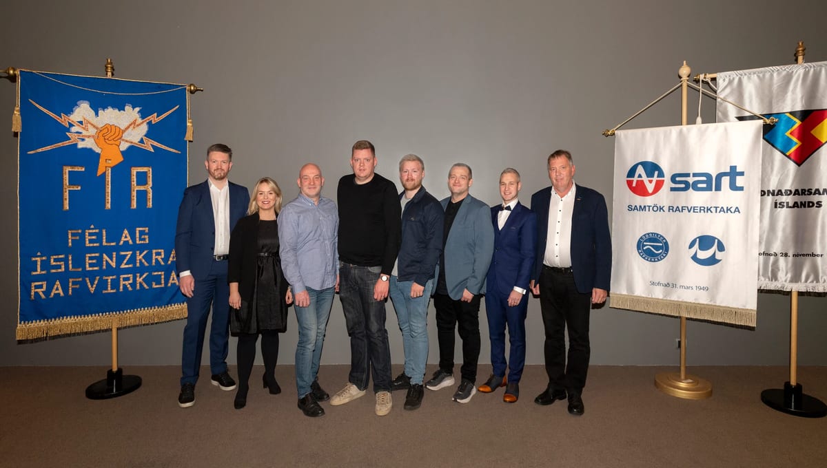 Afhending sveinsbréfa í raf- og rafveituvirkjun