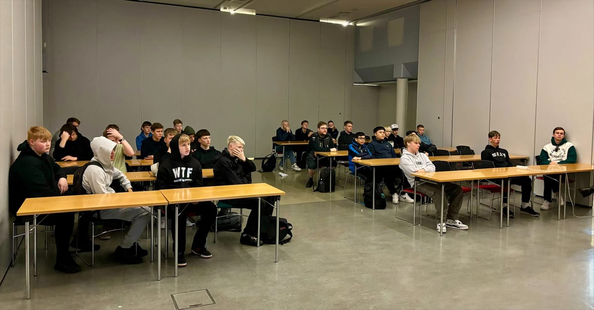 Nýnemar VMA fá afhentar vinnubuxur