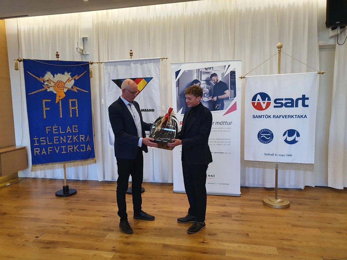Yngstur til að ná sveinsprófi í rafvirkjun