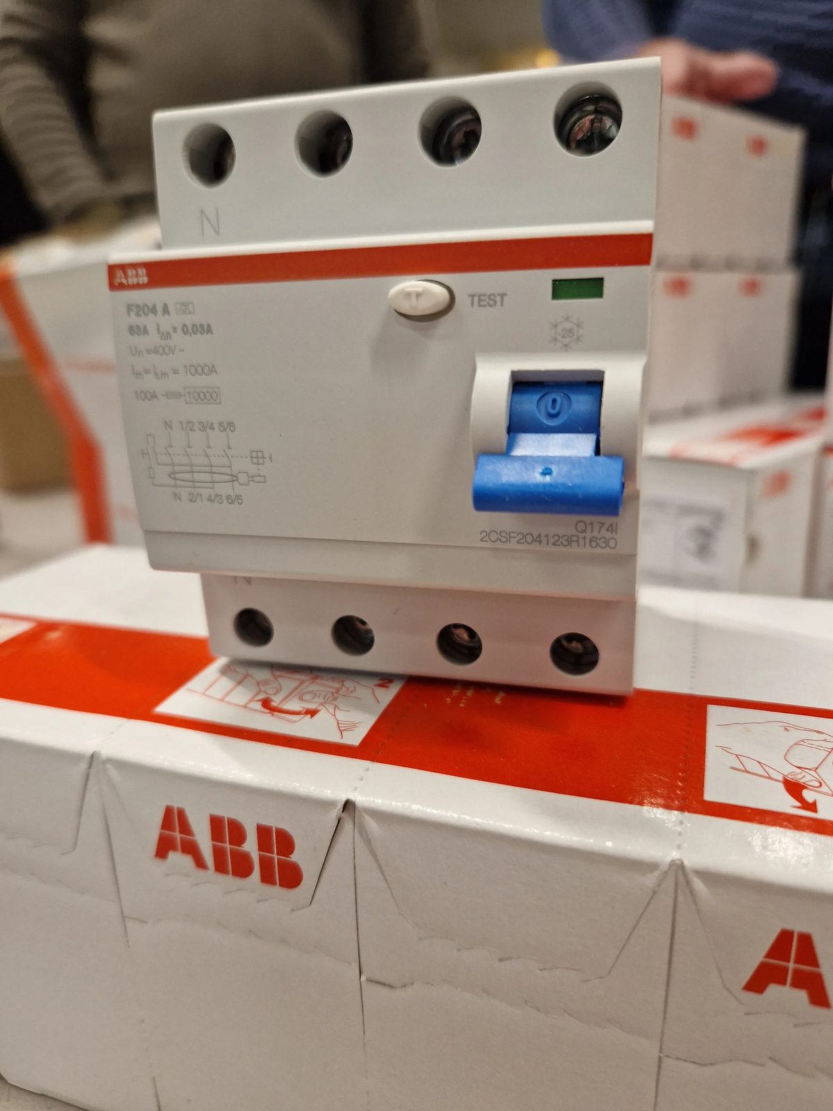 ABB og Rafport gefa töflubúnað fyrir sveinspróf!